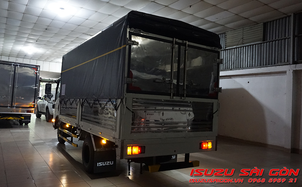 Xe tải Isuzu QKR 270 Tải 2T4 2T8 6