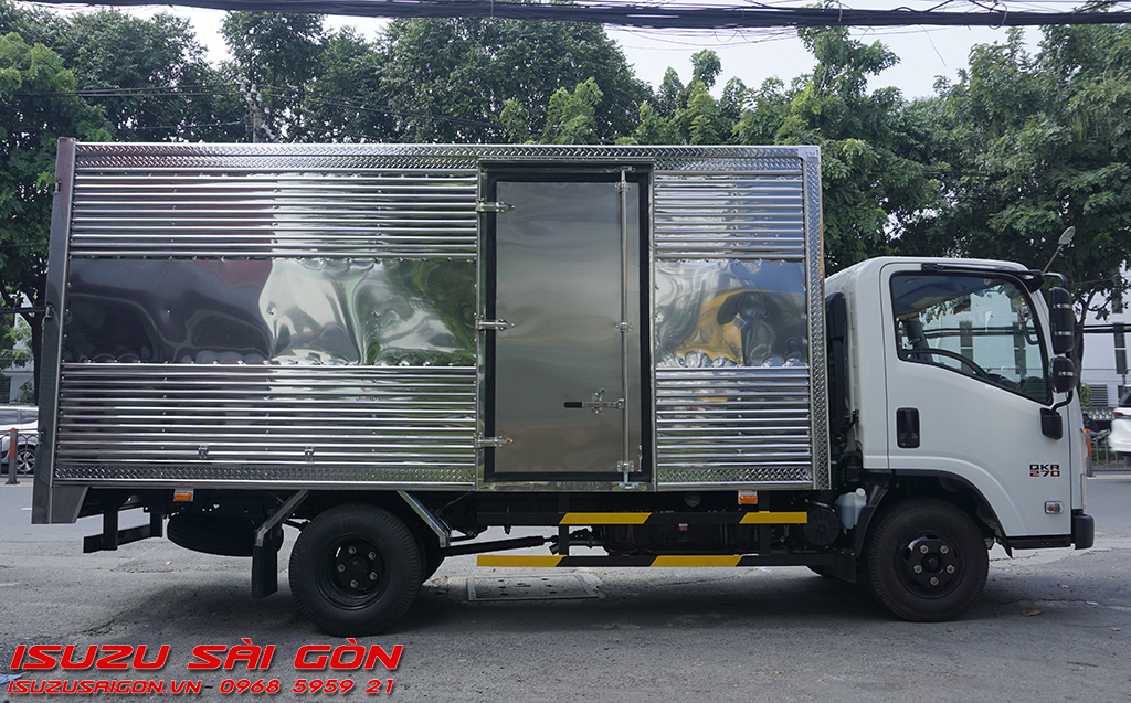 Xe tải Isuzu QKR 270 Tải 2T4 2T8 9