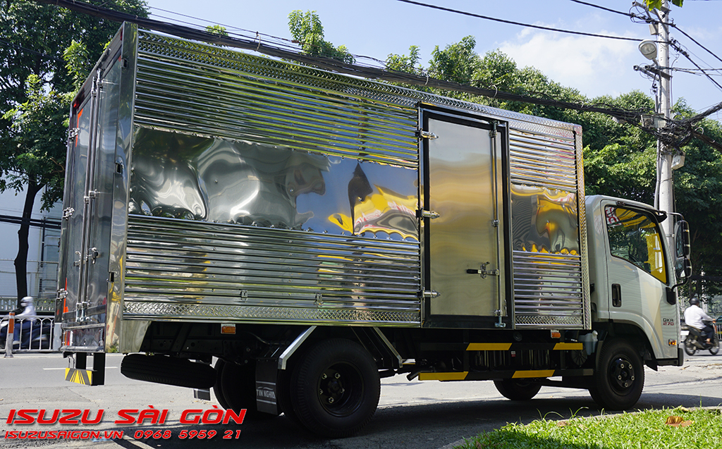Xe tải Isuzu QKR 270 Tải 2T4 2T8 4